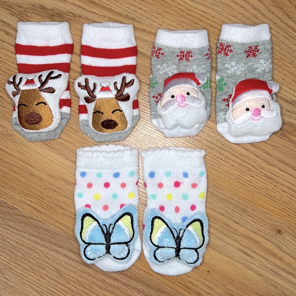 Newborn socks that rattle